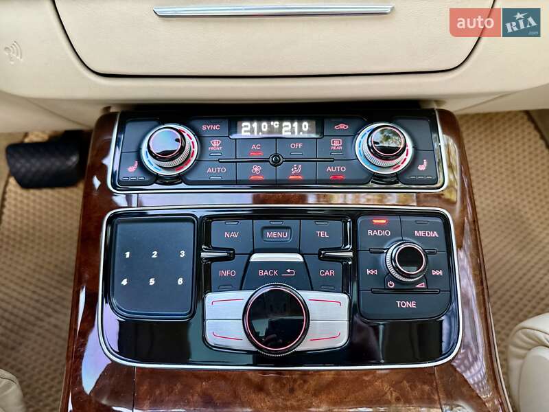 Седан Audi A8 2010 в Одесі