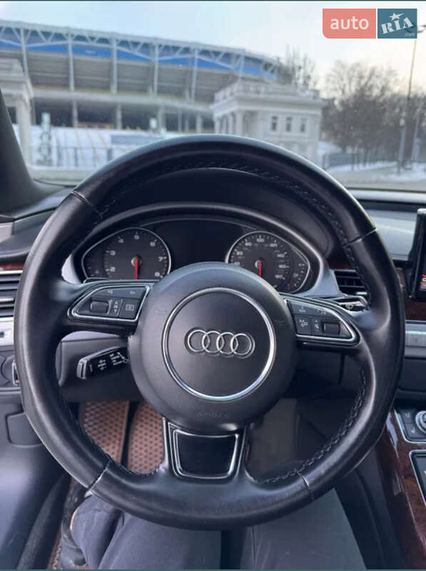 Седан Audi A8 2012 в Дніпрі