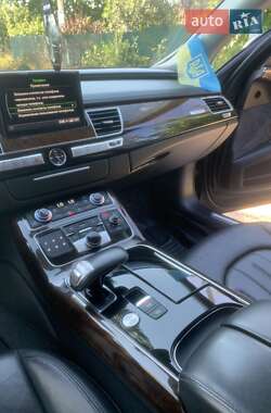 Седан Audi A8 2015 в 