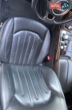Седан Audi A8 2015 в 