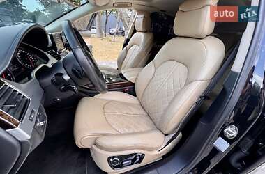 Седан Audi A8 2011 в 