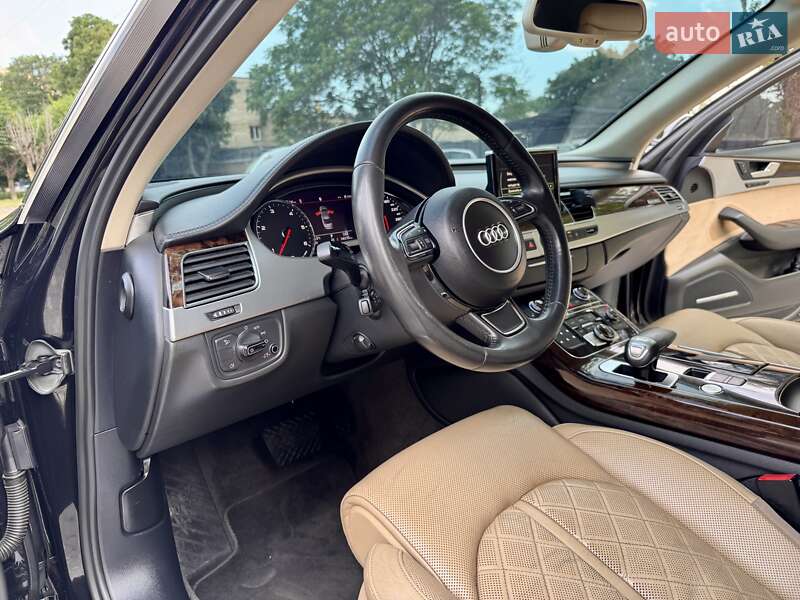 Седан Audi A8 2011 в Одессе