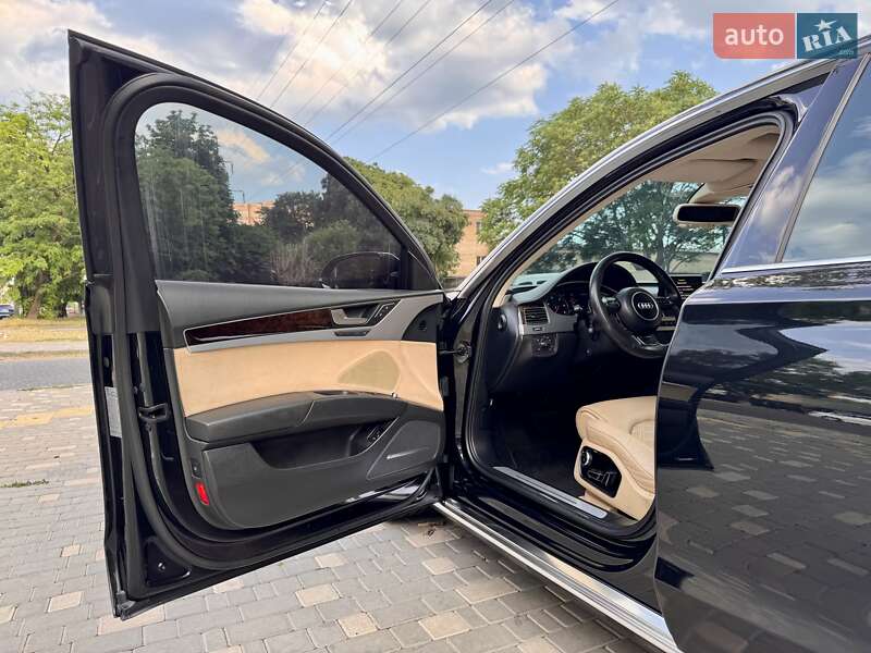 Седан Audi A8 2011 в Одессе