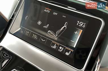 Седан Audi A8 2022 в 