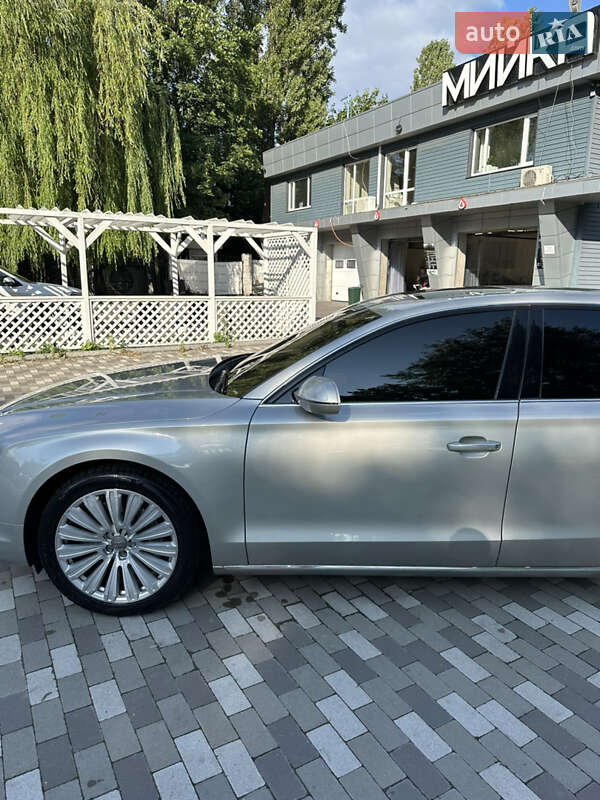 Седан Audi A8 2014 в Киеве