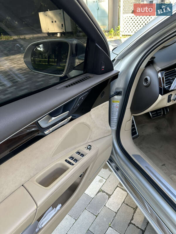 Седан Audi A8 2014 в Киеве