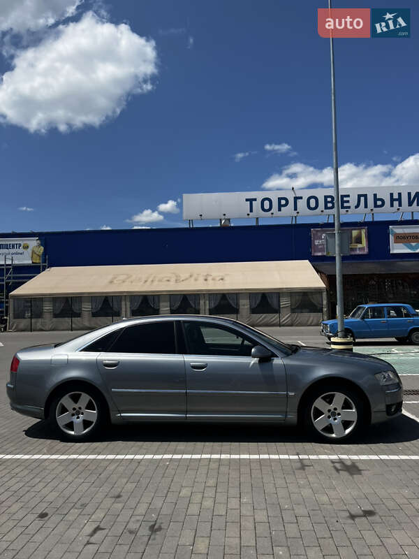 Седан Audi A8 2006 в Калуше