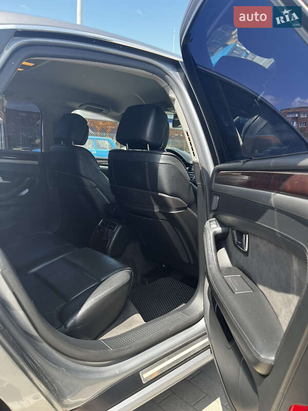Седан Audi A8 2006 в Калуше