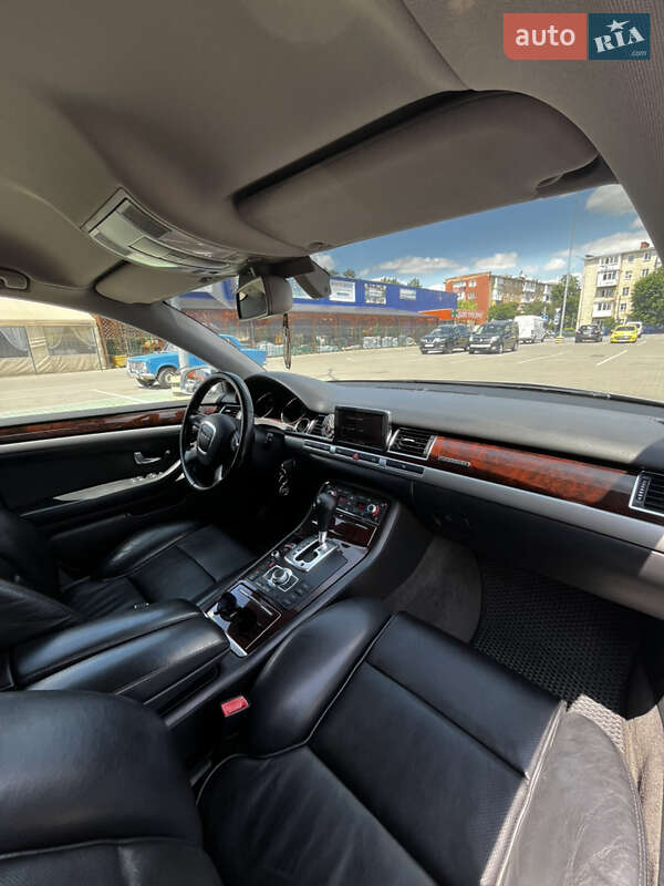 Седан Audi A8 2006 в Калуше