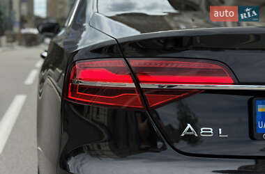 Седан Audi A8 2017 в 