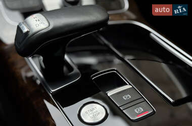 Седан Audi A8 2017 в 