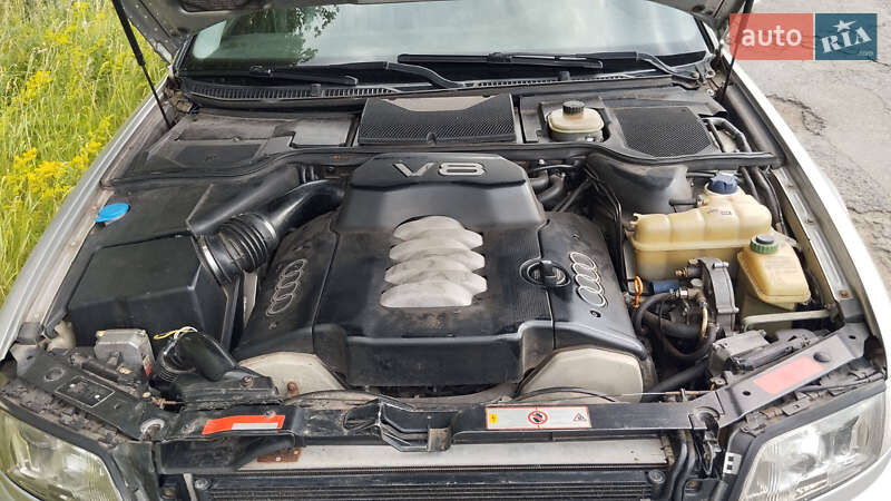 Седан Audi A8 1995 в Хороле фото 16 Седан Audi A8 1995 в Хороле
