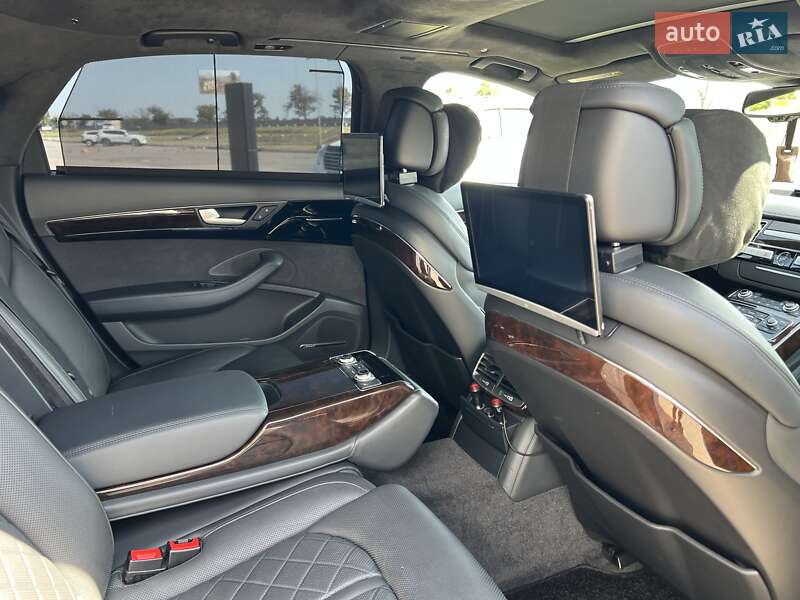 Седан Audi A8 2015 в Одессе