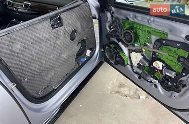Седан Audi A8 2015 в 