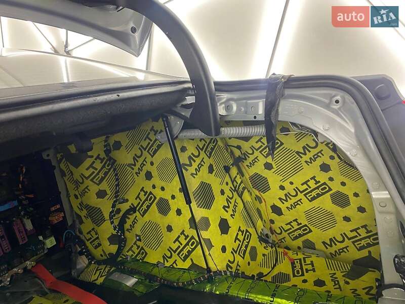 Седан Audi A8 2015 в Одессе