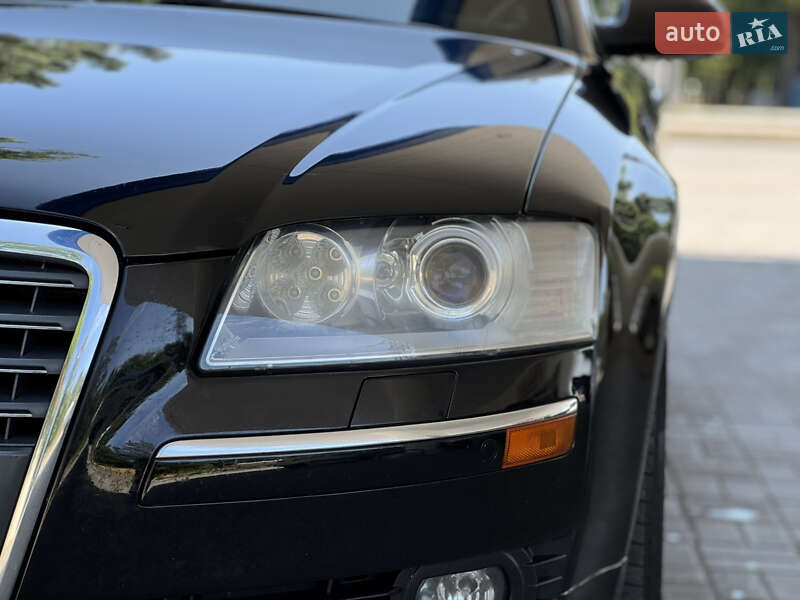Седан Audi A8 2005 в Днепре