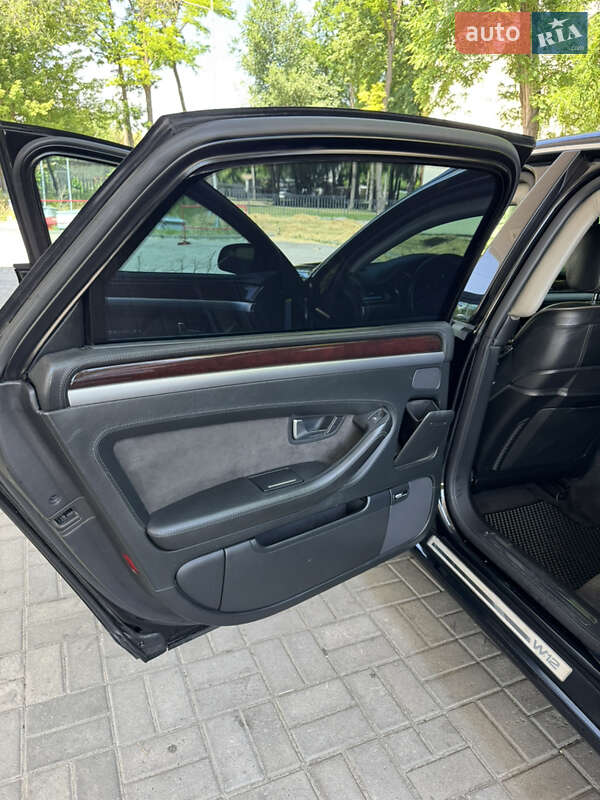 Седан Audi A8 2005 в Днепре