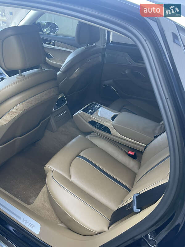 Седан Audi A8 2012 в Львове