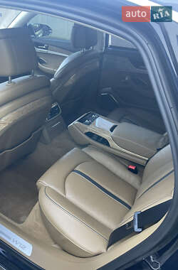 Седан Audi A8 2012 в 