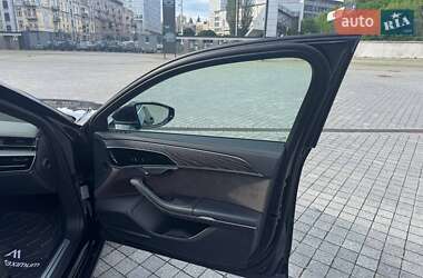 Седан Audi A8 2021 в 