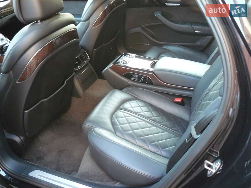Седан Audi A8 2013 в Ивано-Франковске
