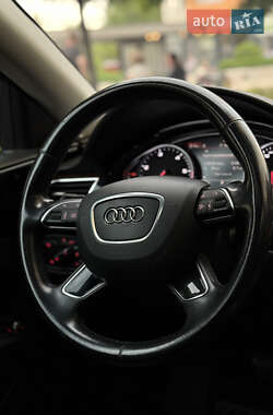 Седан Audi A8 2017 в 