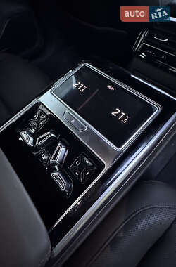Седан Audi A8 2019 в 