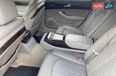Седан Audi A8 2015 в 