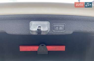 Седан Audi A8 2015 в 