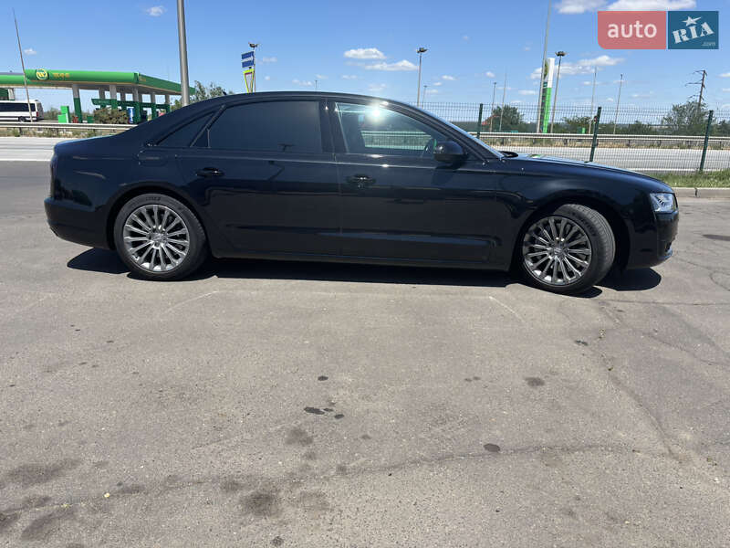 Седан Audi A8 2015 в Миколаєві