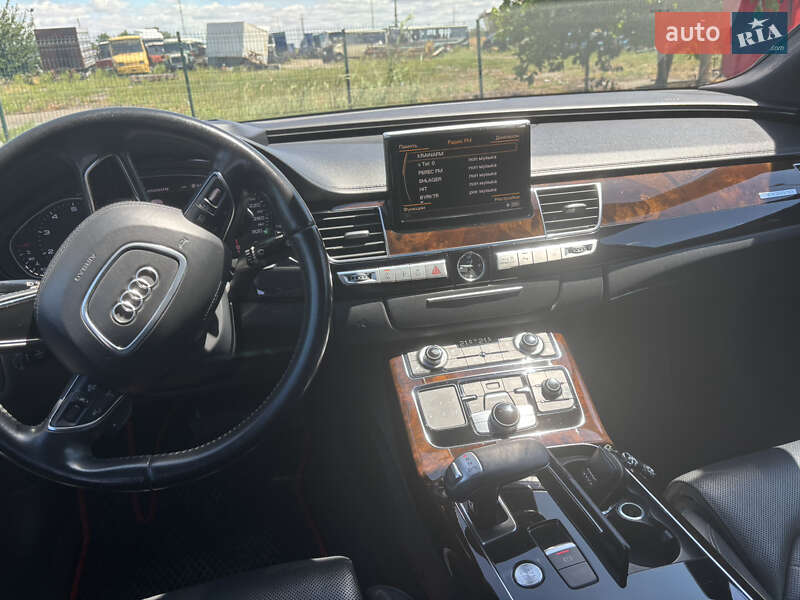 Седан Audi A8 2015 в Миколаєві