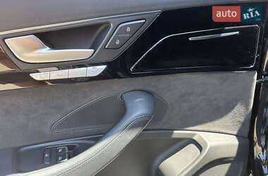 Седан Audi A8 2015 в 