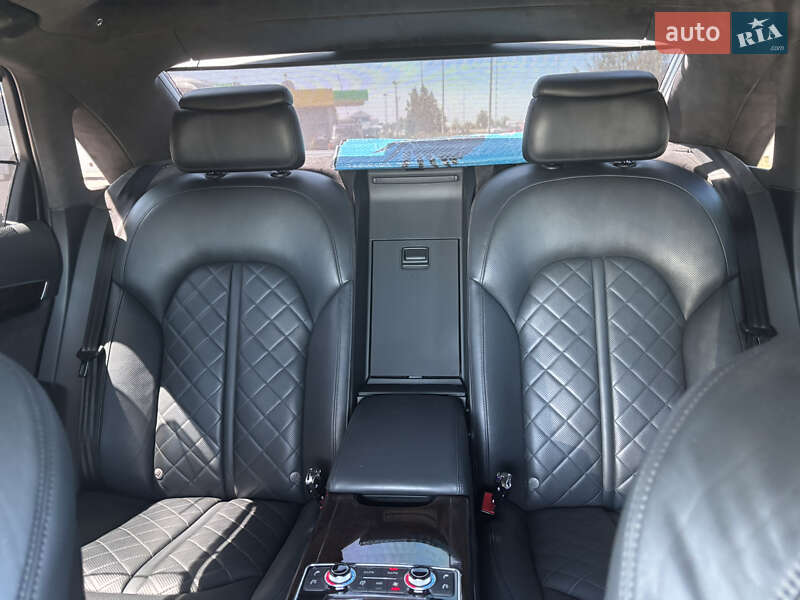Седан Audi A8 2015 в Миколаєві