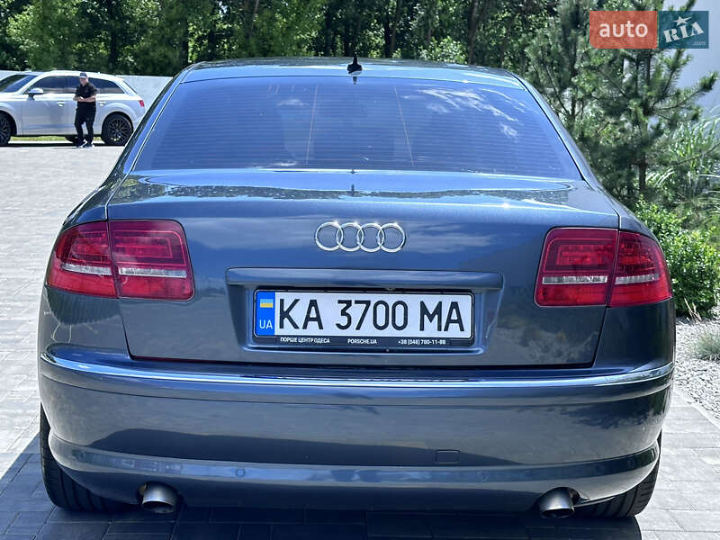 Седан Audi A8 2004 в Луцке