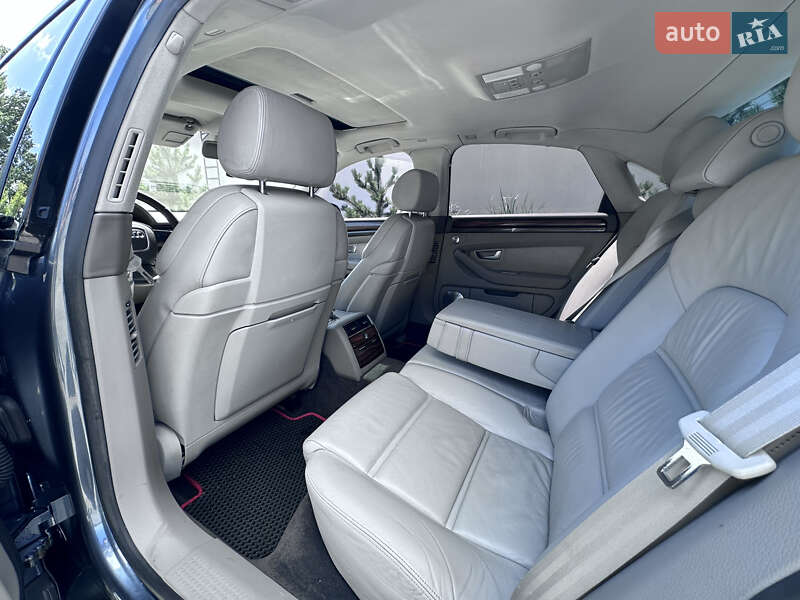 Седан Audi A8 2004 в Луцке