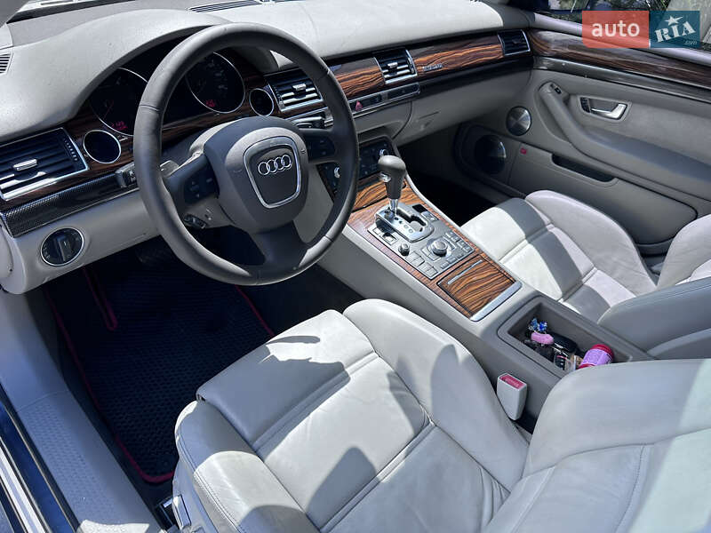 Седан Audi A8 2004 в Луцке