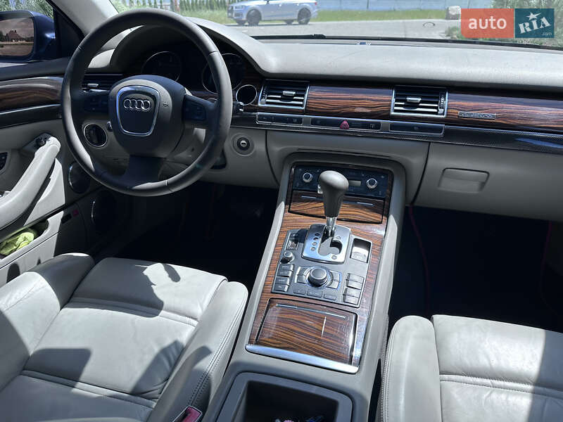 Седан Audi A8 2004 в Луцке
