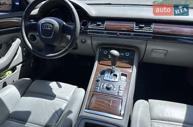 Седан Audi A8 2004 в 