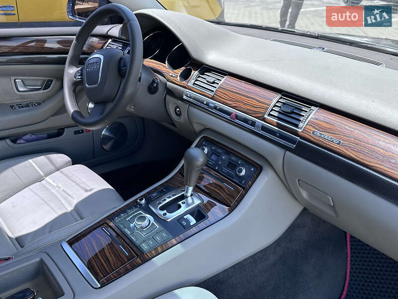 Седан Audi A8 2004 в Луцке