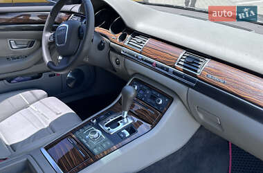 Седан Audi A8 2004 в 