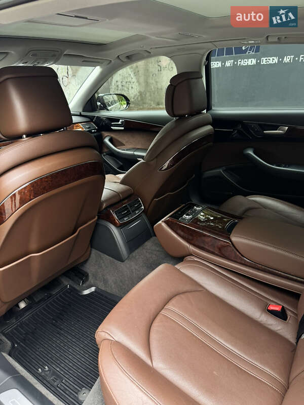 Седан Audi A8 2013 в Днепре