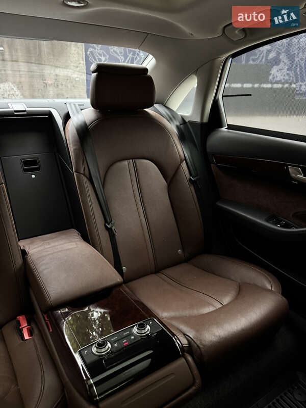 Седан Audi A8 2013 в Днепре