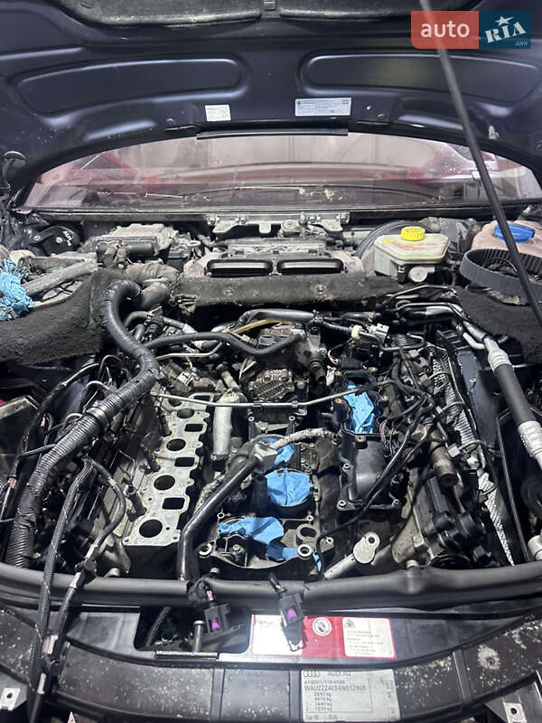 Седан Audi A8 2004 в Луцке