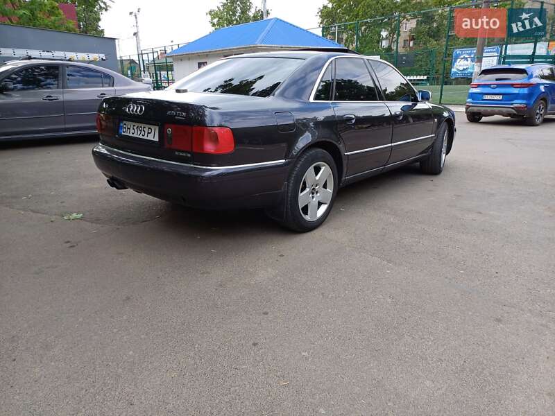 Седан Audi A8 1999 в Измаиле