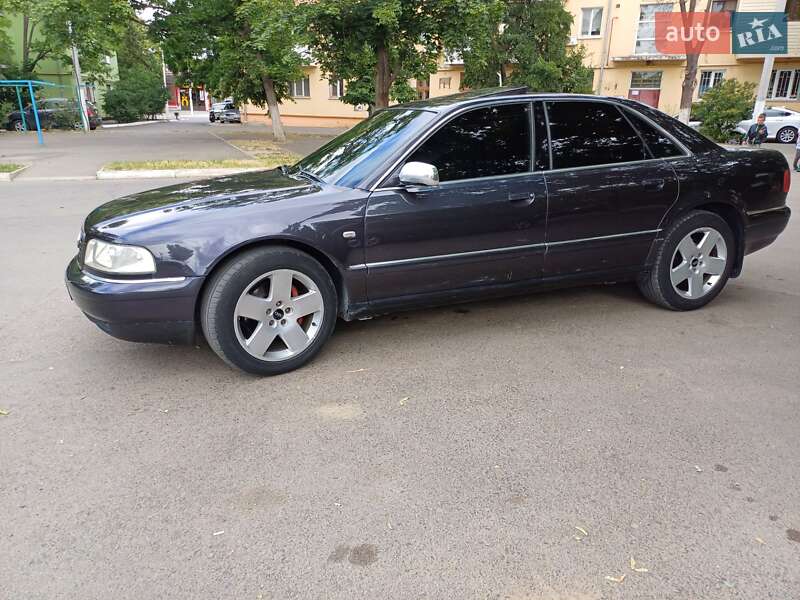 Седан Audi A8 1999 в Измаиле