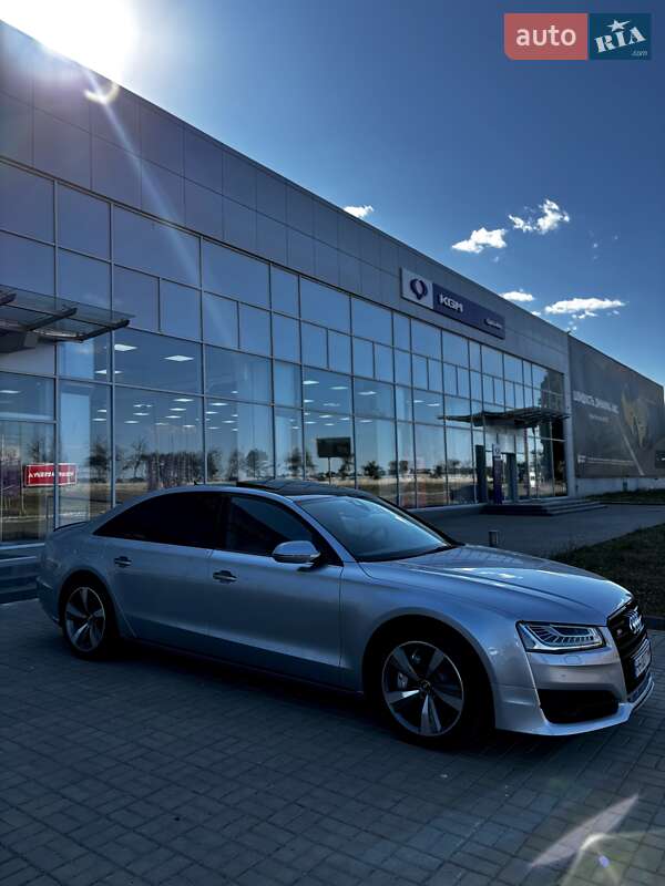 Седан Audi A8 2015 в Одессе