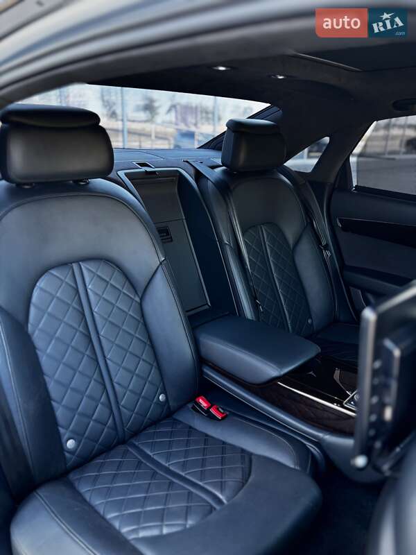 Седан Audi A8 2015 в Одессе