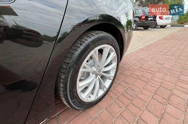 Седан Audi A8 2011 в 