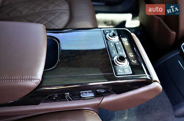 Седан Audi A8 2016 в 