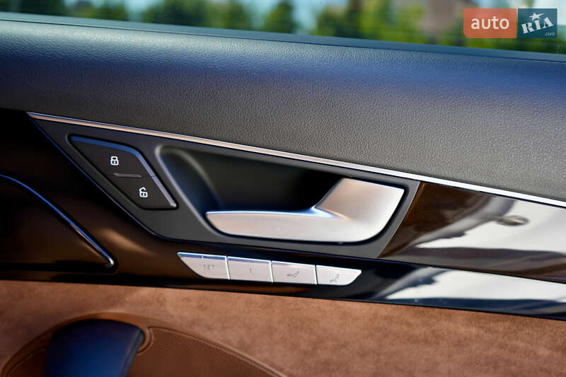 Седан Audi A8 2016 в Житомире
